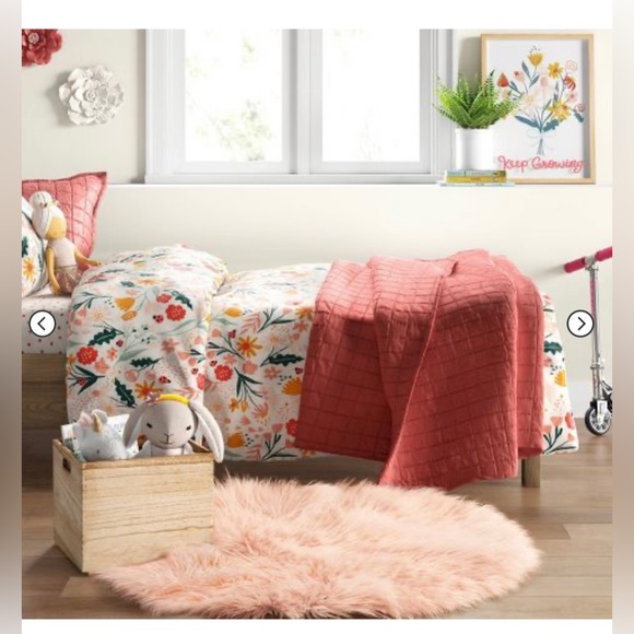 3' Faux Fur Round Kids' Rug Pink - by Pillowfort/Target New without tags - Picture 2 of 9